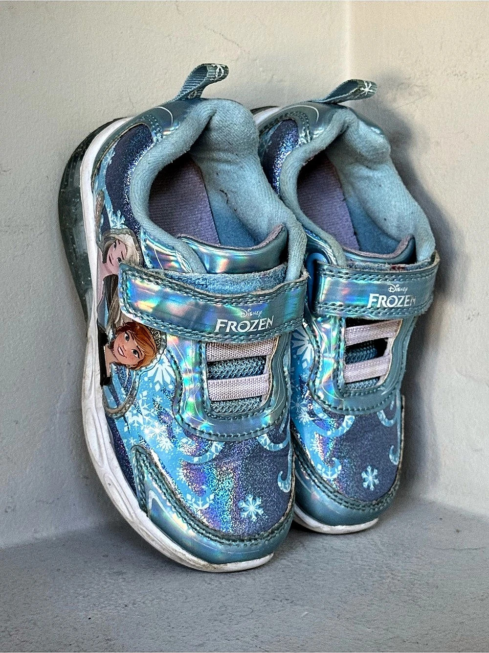 Disney Frozen Light-Up Sneakers Blue & Silver Girls US 10
